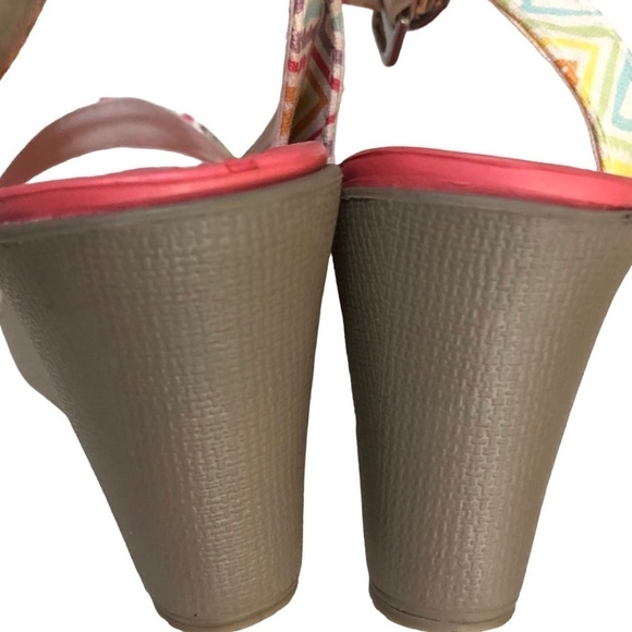 Crocs Leigh Fabric Multicolor Geometric Ankle Strap Platform Wedge Sandal Size 9 - Picture 6 of 13